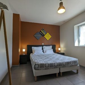 Chambre Pmr Avec Salle D'Eau Privative, Grande Lit, Et Petit-Dejeuner Inclus In Neuvy-Saint-Sepulchre - Fr-1-591-608住宿加早餐旅馆 Exterior photo