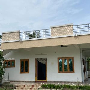 Home Stay & Parties Gudivāda Exterior photo