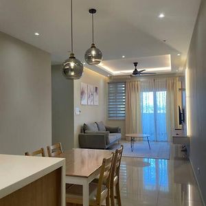 Kampong Kuala MasaiMeridin Bayvue - 3Br - 6 Pax - Near Mmhe公寓 Exterior photo