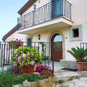 Albergo Diffuso Montalbano Borgo Antico - La Casetta Del Vento 蒙塔尔巴诺埃利科纳 Exterior photo