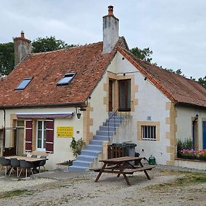 红磨坊圣心公寓 Saint-Aubin-le-Monial Exterior photo