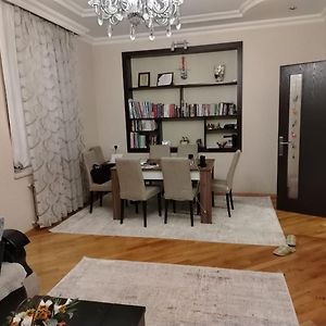 House With 3 Bedrooms,1 Living Room And A Kitchen In Bakikhanov District, Near Tolkuchka 巴库 Exterior photo