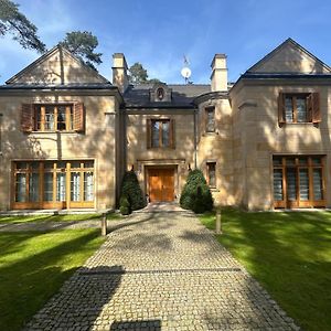 Stately Home In Magdalenka Warsaw Exterior photo