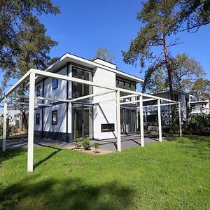 Modern Holiday Home On The Veluwe 欧特罗 Exterior photo