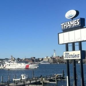 Thames Inn And Marina 格罗顿 Exterior photo