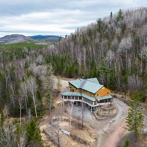 Saint-David-de-Falardeau Auberge Carcajou酒店 Exterior photo