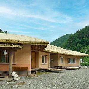 Yeongyang Daetigol Red Clay Room Yongyang Exterior photo