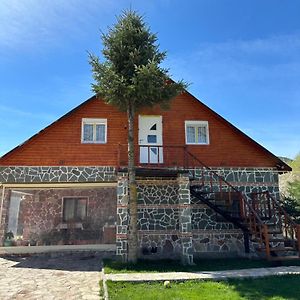 VoskopojëShtepi Druri Arber住宿加早餐旅馆 Exterior photo