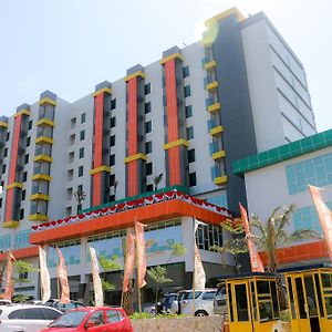 望加锡达尔顿酒店 Sudiang Exterior photo