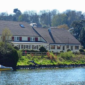 Logis Hotel Des Lacs Paris Sud 韦瑞-夏特林 Exterior photo