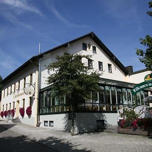 奥伯马尔尊姆维尔斯尔维尔特酒店-兰德宾馆 Altfraunhofen Exterior photo