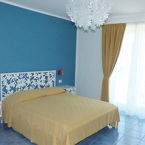 Casa Vacanze Baia Garagliano 斯卡里奥 Room photo