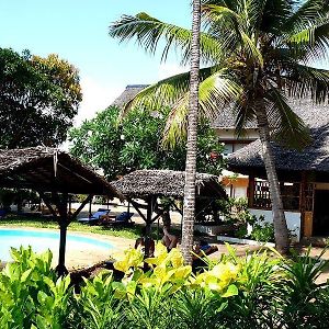 Diani Palm Resort 迪亚尼海滩 Exterior photo
