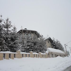 Mzaar Kfardebian Faqra Palace酒店 Exterior photo