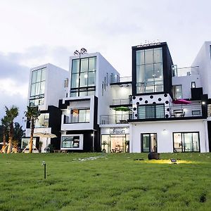 Le Fedora Pension Jeju 西归浦市 Exterior photo