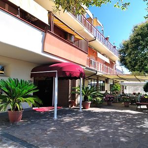 Albergo Paradiso 蒙特孔帕特里 Exterior photo