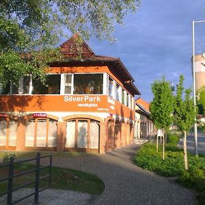 Berettyóújfalu Silver Park Vendeghaz酒店 Exterior photo