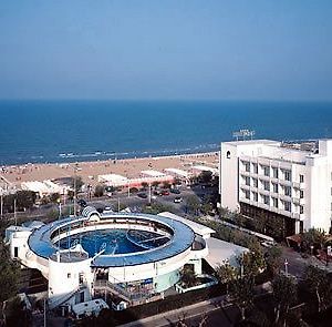 The Promenade Luxury Wellness Hotel 里乔内 Exterior photo