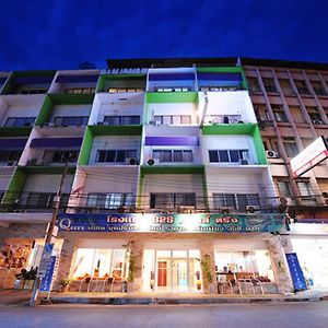 S2S皇后庄酒店 董里 Exterior photo