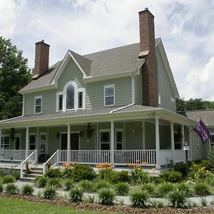 Seven Oaks Inn Bed And Breakfast Highpoint Exterior photo