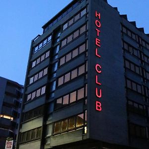 Hotel Club 拉绍德封 Exterior photo