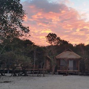 Natural Island Bungalows 高龙撒冷岛 Exterior photo