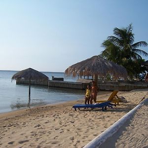 Sueno Del Mar Resort 桑迪湾 Exterior photo
