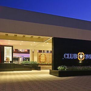 Manor Club One酒店 Exterior photo
