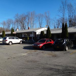 玛霍帕克经济汽车旅馆 Mahopac Exterior photo