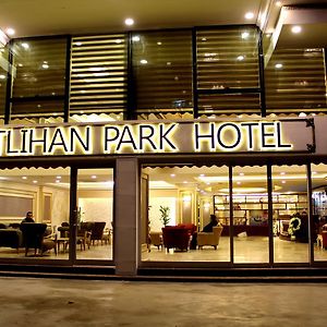 Atlihanpark Hotel 巴特曼 Exterior photo
