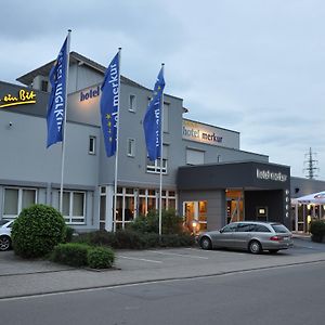 Hotel Merkur 兰施图尔 Exterior photo