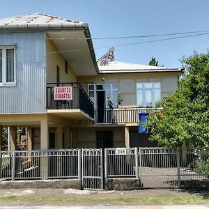 Guest House Of Givi 科布列季 Exterior photo