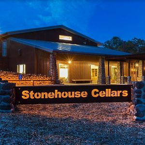 Clearlake Oaks Bed & Barrel At Stonehouse Cellars酒店 Exterior photo