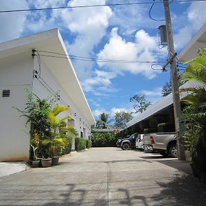 红松之家酒店 甲米 Exterior photo