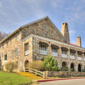 Mountain Lake Lodge Pembroke Exterior photo