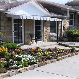 Carolina Country Inn Burnsville Exterior photo