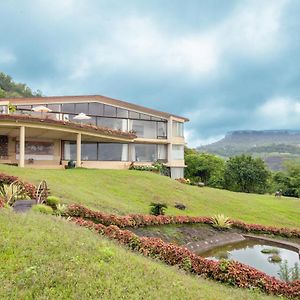 Stayvista'S Glass House - Villa With Scenic Lawn And Mountain Views 罗纳瓦拉 Exterior photo