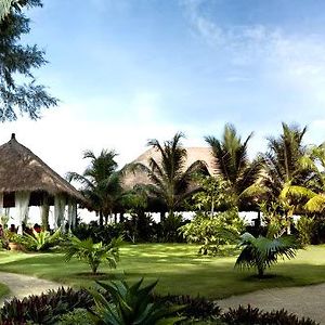 Golden Palm Tree Resort & Spa 甘邦甘拉朗 Exterior photo