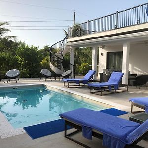 Blue Opal Villa Bed And Breakfast 普罗维登西亚莱斯岛 Exterior photo