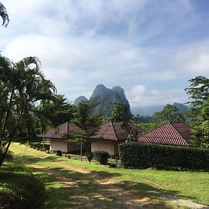 索克山顶级度假村 Khao Sok National Park Exterior photo