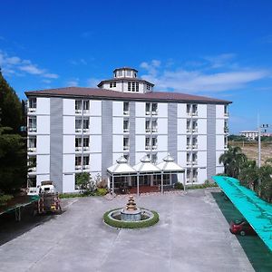 Ban Hua Phai Matini Amata酒店 Exterior photo