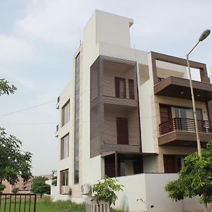 Zap Stays Badshahpur Exterior photo