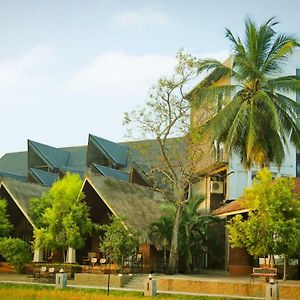 Avasta Resort And Spa 阿努拉德普勒 Exterior photo