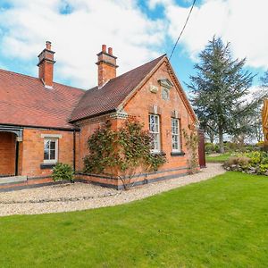 South Lodge - Longford Hall Farm Holiday Cottages 阿什伯恩 Exterior photo