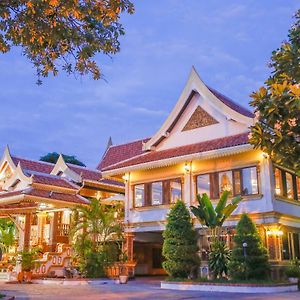 琅勃拉邦首驿酒店 Exterior photo