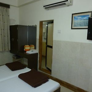 Basera Hotel 孟买 Exterior photo