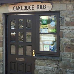 Oak Lodge Bed & Breakfast 莱伯恩 Exterior photo