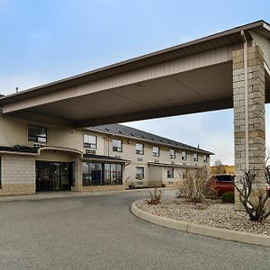 Lexington Inn & Suites-Windsor 温莎 Exterior photo