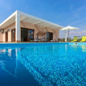 Villa Longfield-Heated Pool, Sauna 杜格普利耶 Exterior photo