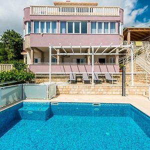 Villa With A Swimming Pool 米利尼 Exterior photo